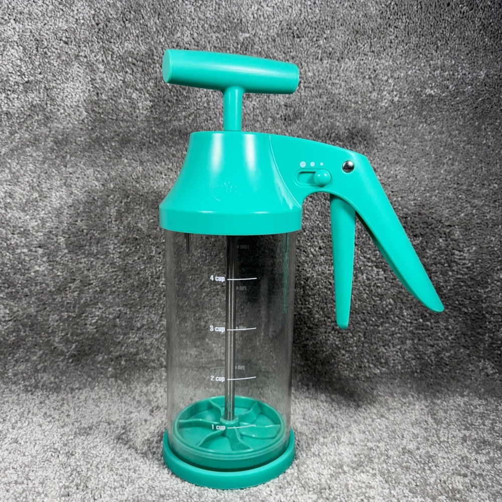 Pampered Chef No Mess Batter Mixer & Dispenser Pancake Muffin Cupcake #100082